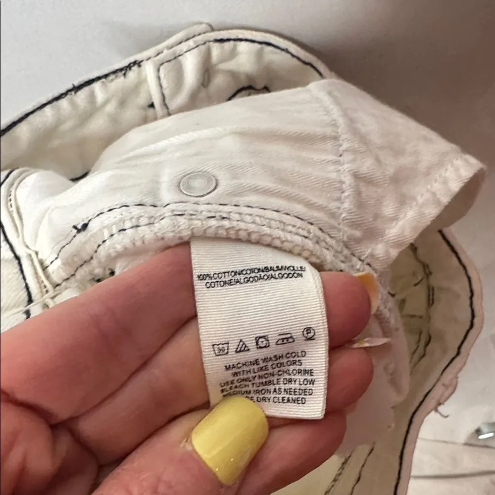 Free People White Denim Button Fly Cutoff Shorts.‎ Size 25.